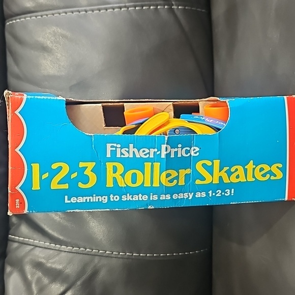 Fisher-Price • 1-2-3 Roller Skates - Picture 5 of 7